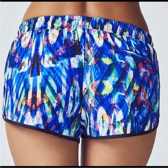 Fabletics Carrie II Multicolor Print Dolphin Hem Shorts - Picture 2 of 7